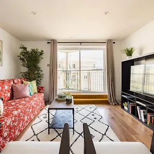 https://wild-roses-service-apartments-east-india.brighton-hotels-england.com